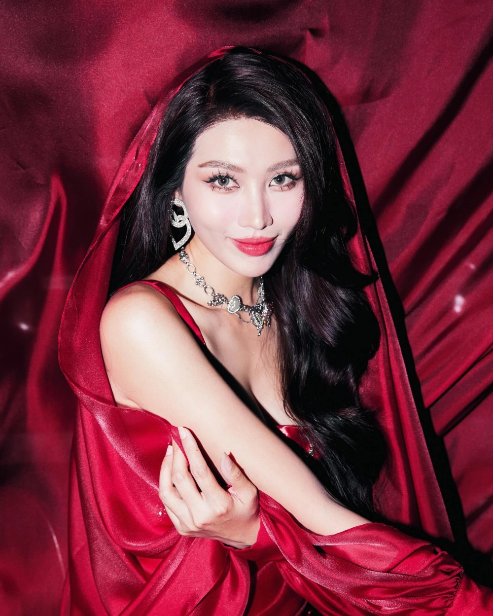 Chế Nguyễn Quỳnh Châu và hành trình từ người mẫu đến Á hậu 1 Miss Grand