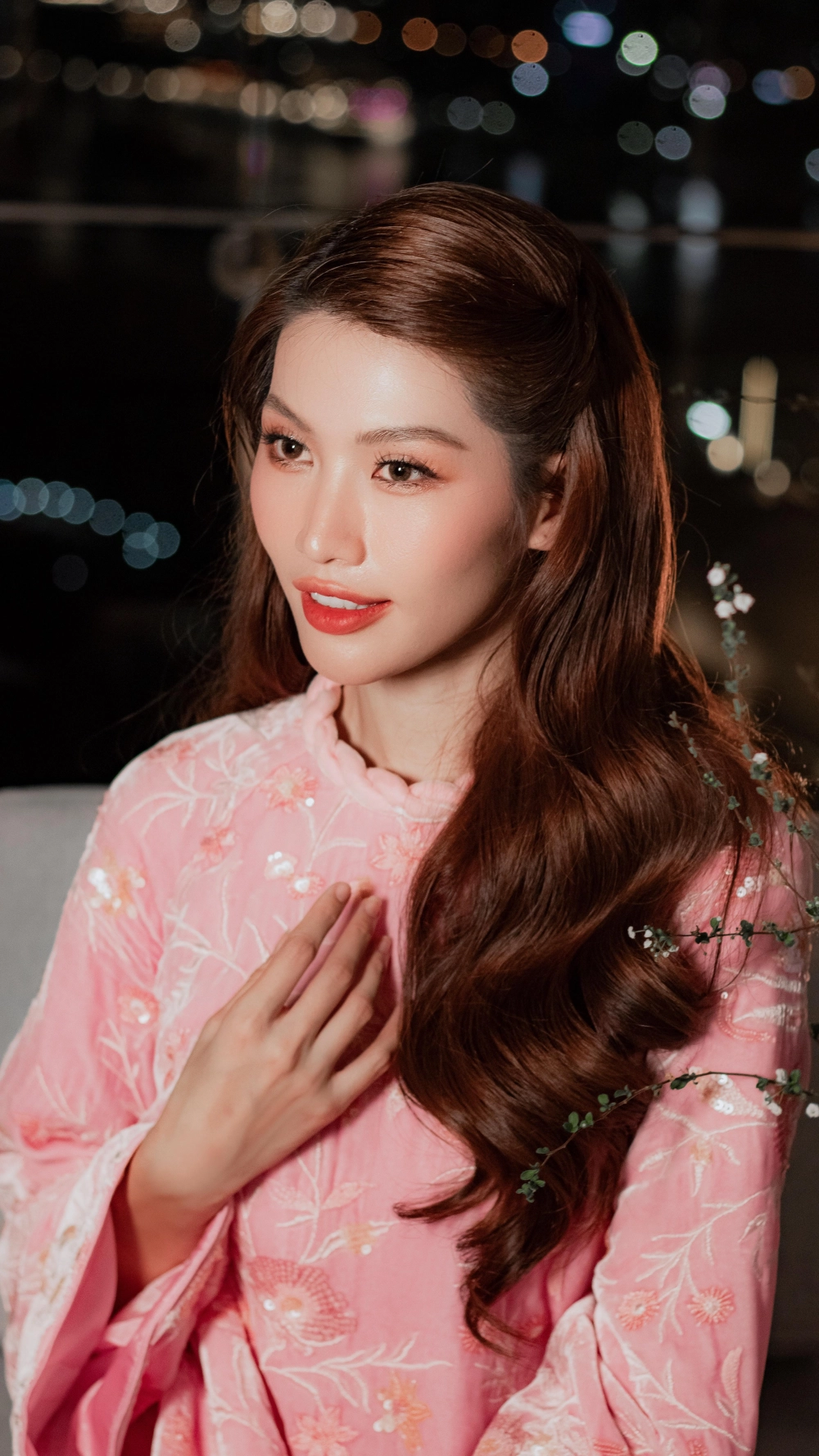 Chế Nguyễn Quỳnh Châu chiều cao 1m75 đầy ấn tượng của một siêu mẫu