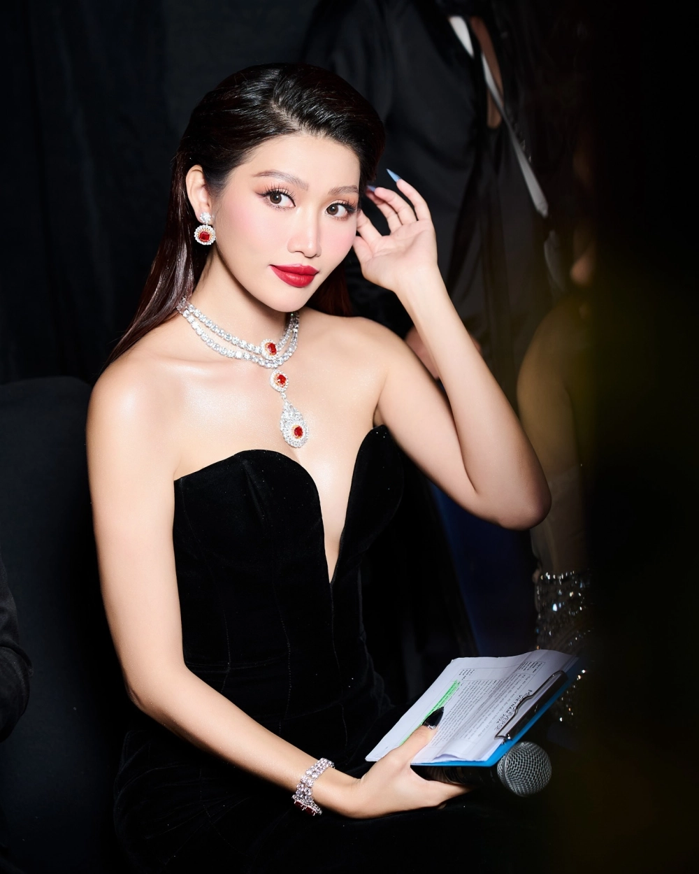 Chế Nguyễn Quỳnh Châu Bố già và vai diễn ấn tượng trong bộ phim trăm tỷ