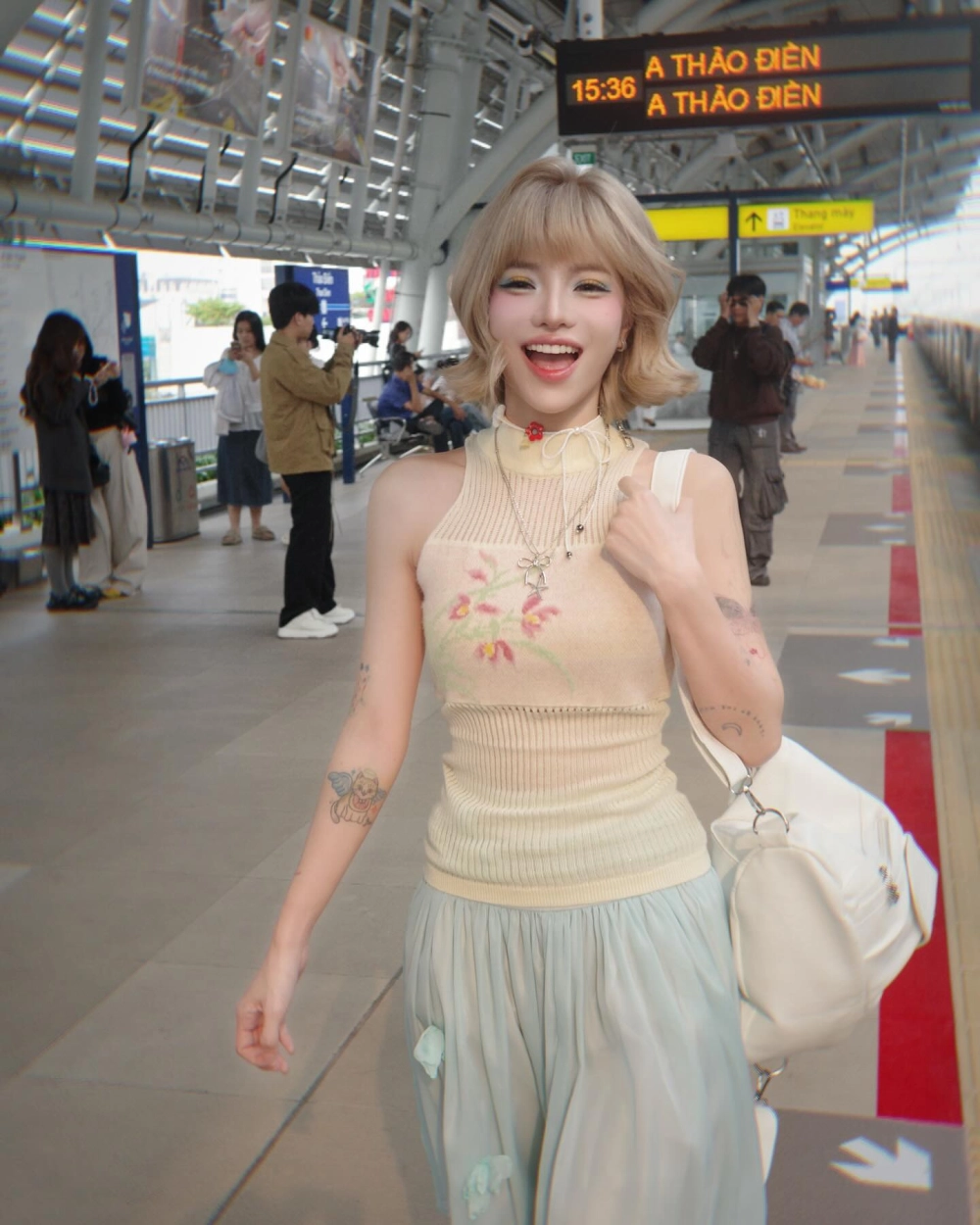 Ciin tóc đỏ và màu tóc đã trở thành thương hiệu của cô