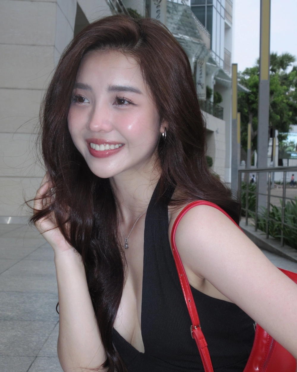 Hình ảnh gái xinh tóc dài phong cách đáng yêu và tự nhiên