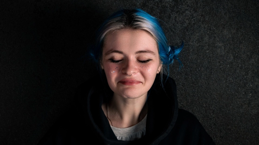 Ảnh gái xinh buồn ngây thơ và tràn đầy cảm xúc