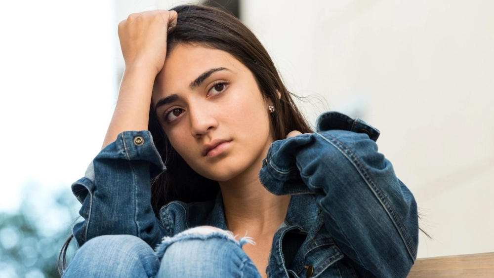 Ảnh buồn tâm trạng con gái nhẹ nhàng và trầm tư