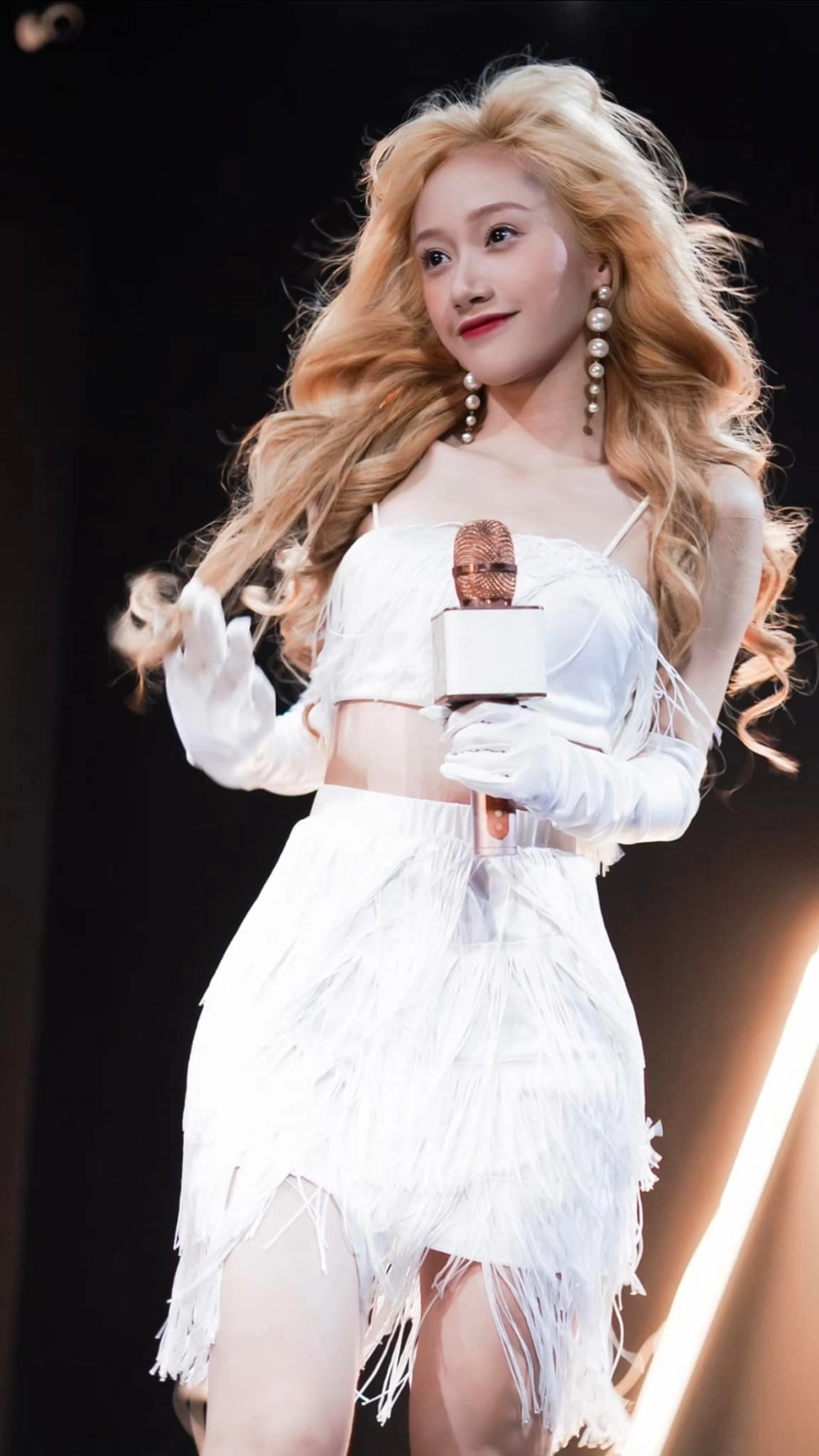 Ảnh cô em gái 2 mặt tạo nét bí ẩn đầy cuốn hút