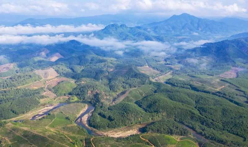 Hình ảnh dãy núi Trường Sơn Bắc hoang sơ và hùng vĩ