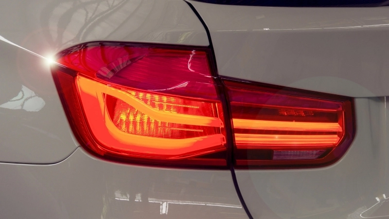 Nguyên nhân khiến đèn báo phanh ô tô sáng
