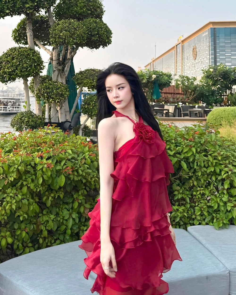 DJ Mie sinh năm 1995 và nhan sắc trẻ trung như búp bê