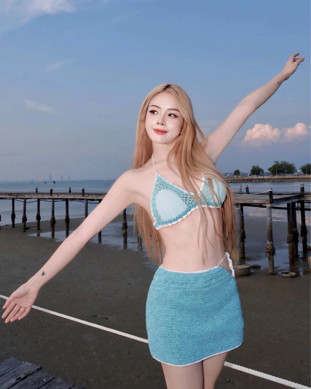 DJ Mie sinh năm 1995 và nhan sắc trẻ trung như búp bê