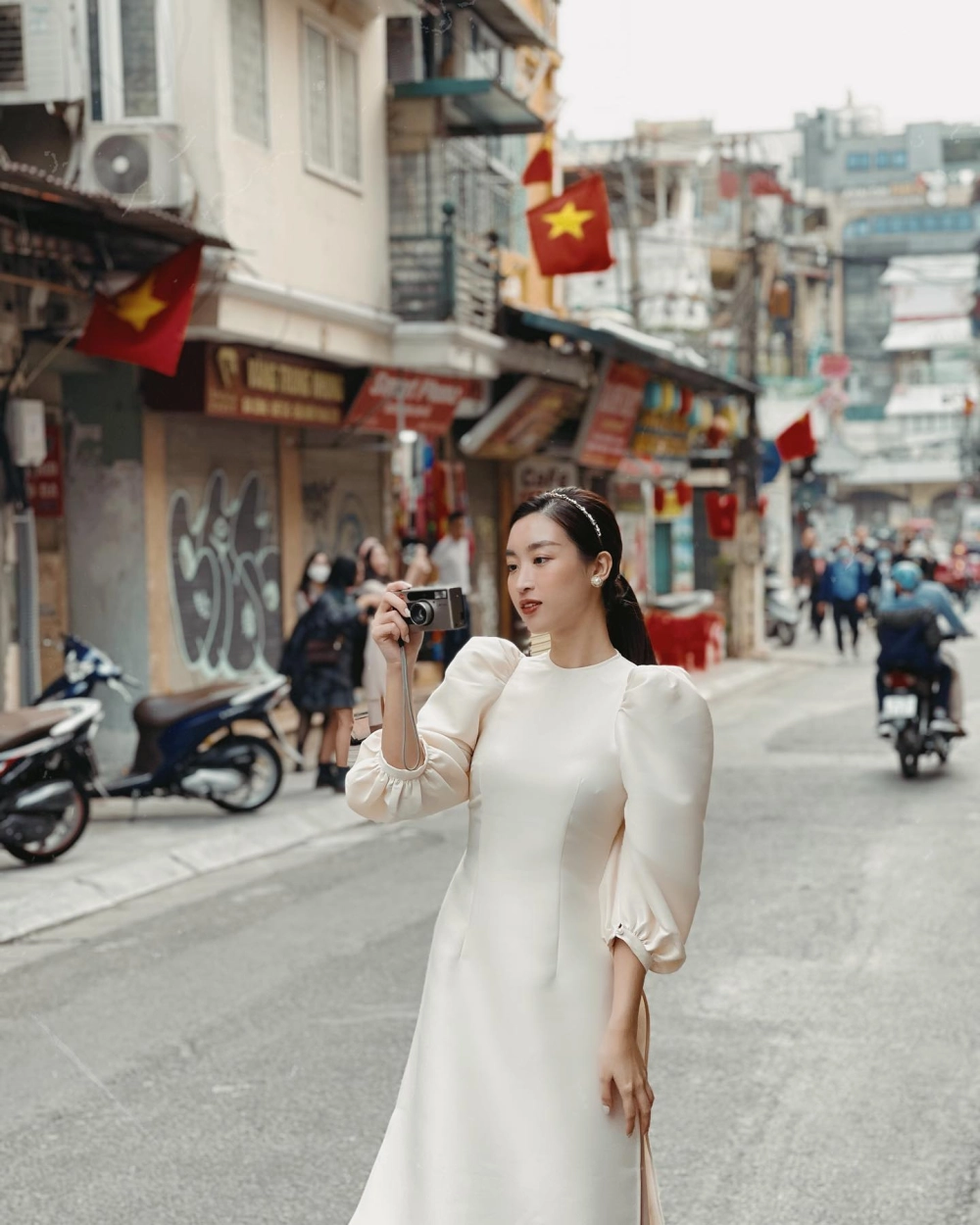 Hoa Hậu Đổ Mỹ Linh nổi bật và thu hút khán giả