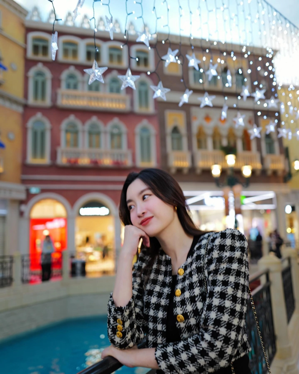 Mỹ Linh hoa hậu tươi sáng và nổi bật mọi lúc