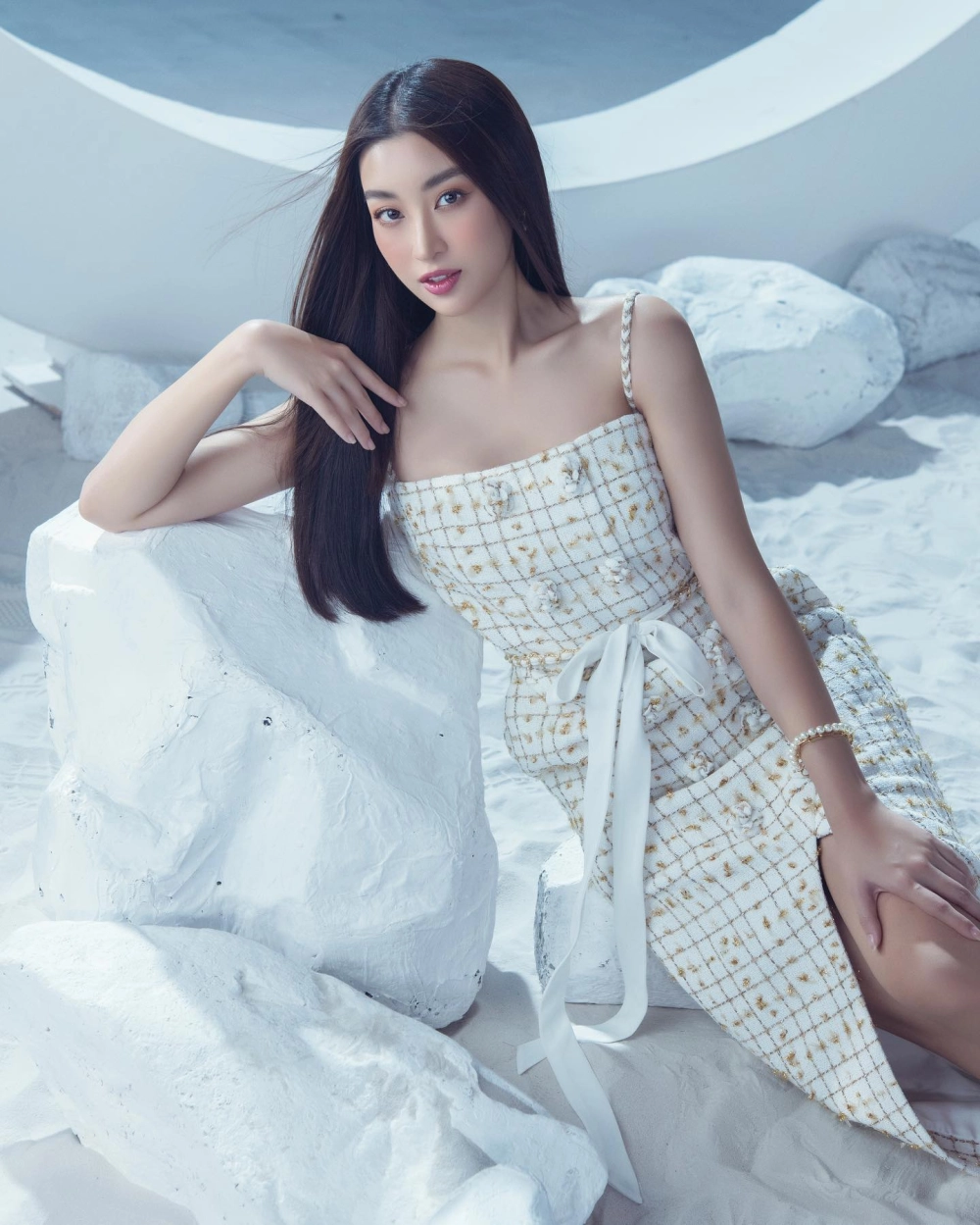 Hoa Hậu Mỹ Linh tươi sáng và đáng yêu mọi lúc