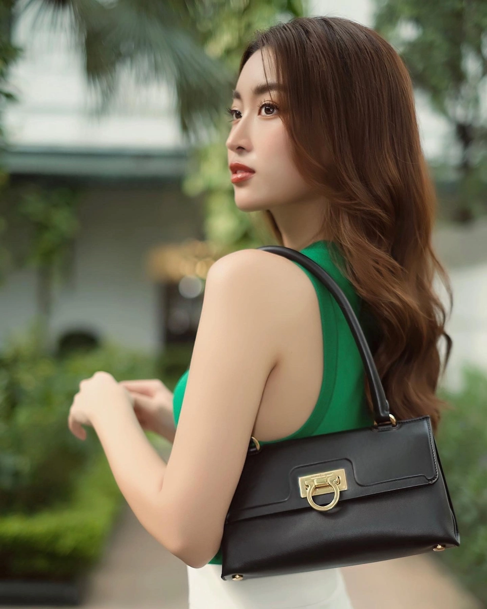 Hoa Hậu Đổ Mỹ Linh tươi sáng và nổi bật mọi lúc