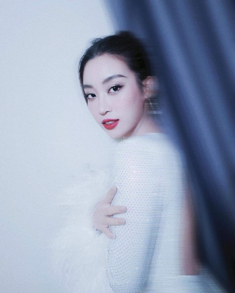 Đỗ Mỹ Linh Facebook rực rỡ và thu hút người xem