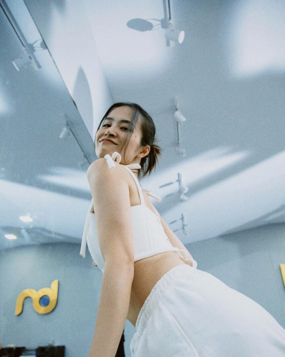 Đông Nhi karaoke hát lại những ca khúc thanh xuân của thế hệ 9x