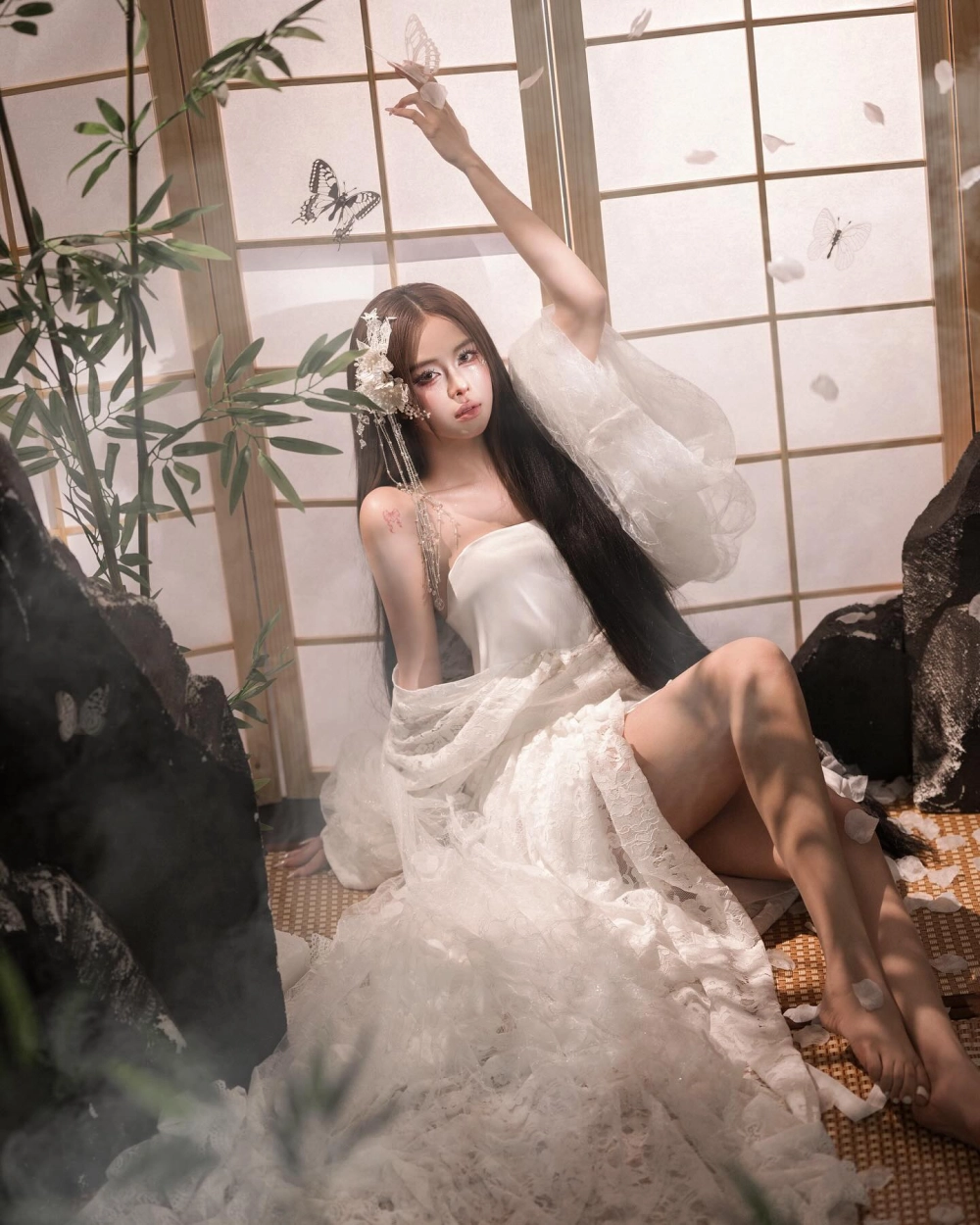 Hình cô gái dễ thương và nụ cười tỏa nắng rạng rỡ