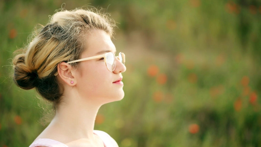 Ảnh gái xinh đeo kính làm avatar vạn người mê