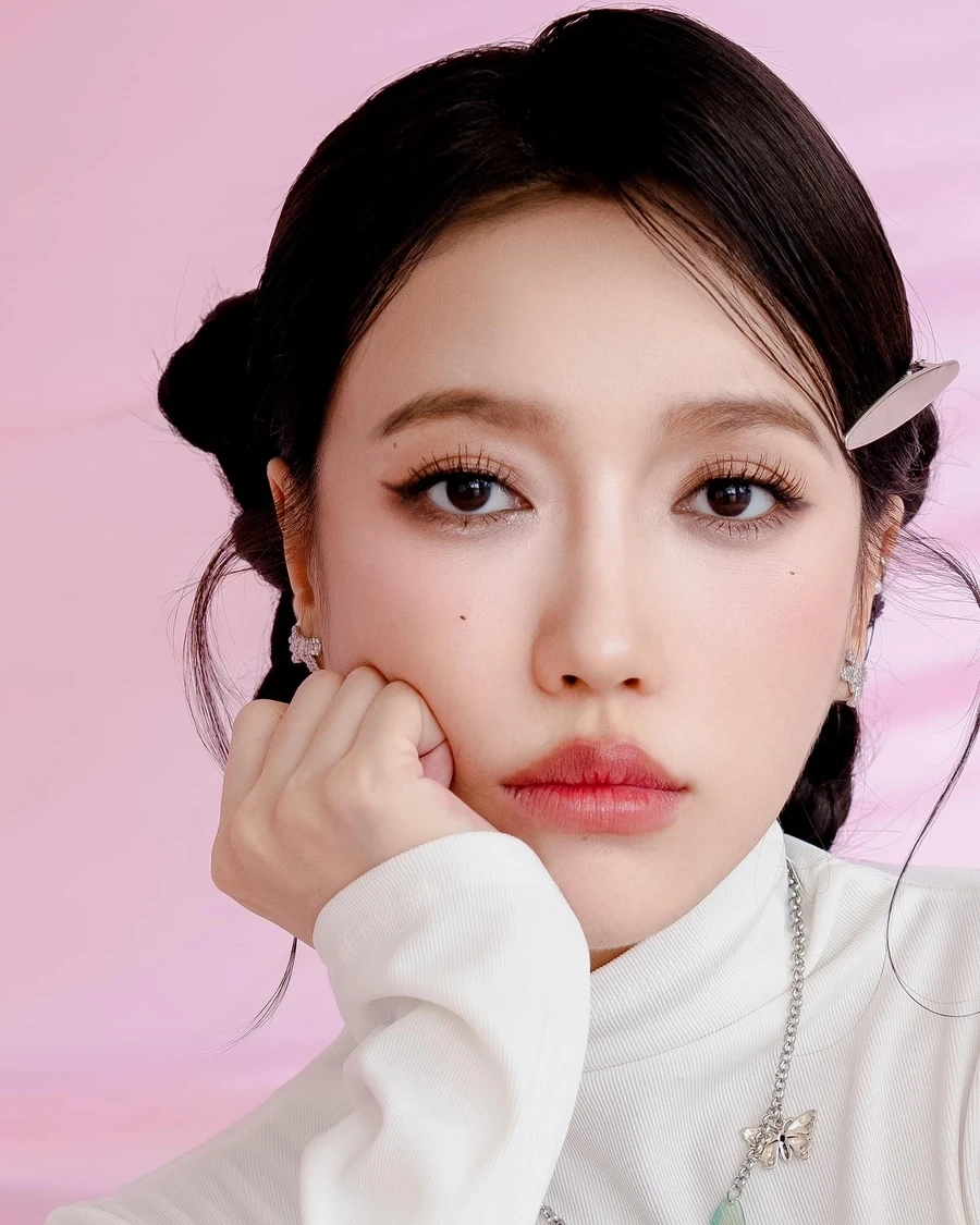 Gái xinh siêu cute và những biểu cảm đáng yêu hết nấc