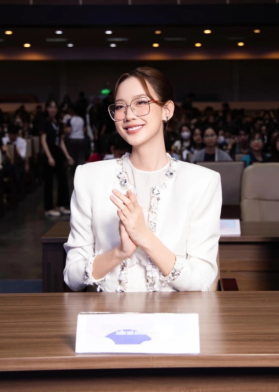 Ảnh gái cute K8 với nụ cười tỏa nắng