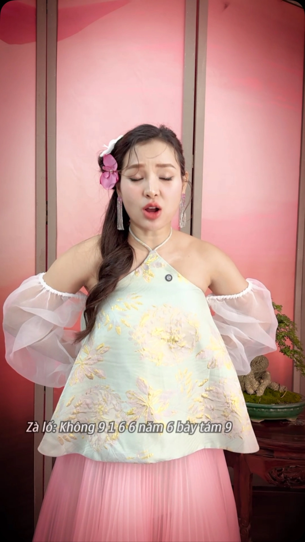 Phương Trinh Jolie bao nhiêu tuổi và nhan sắc trẻ trung bất chấp thời gian