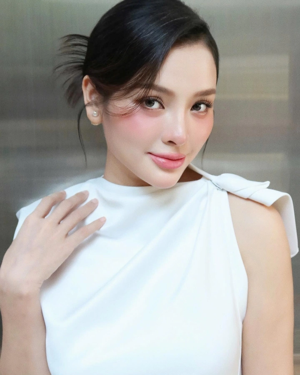 Phương Trinh Jolie mang bầu và bộ ảnh bầu nóng bỏng gây sốt