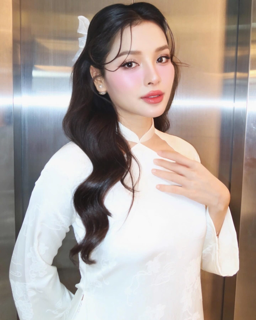 Tiểu sử Phương Trinh Jolie và hành trình từ hoa hậu đến nghệ sĩ đa năng