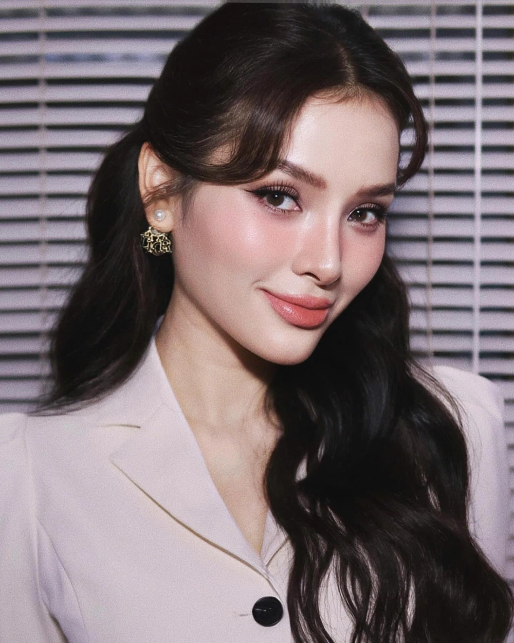 Phương Trinh Jolie sinh năm 1988 và hành trình sự nghiệp bền bỉ