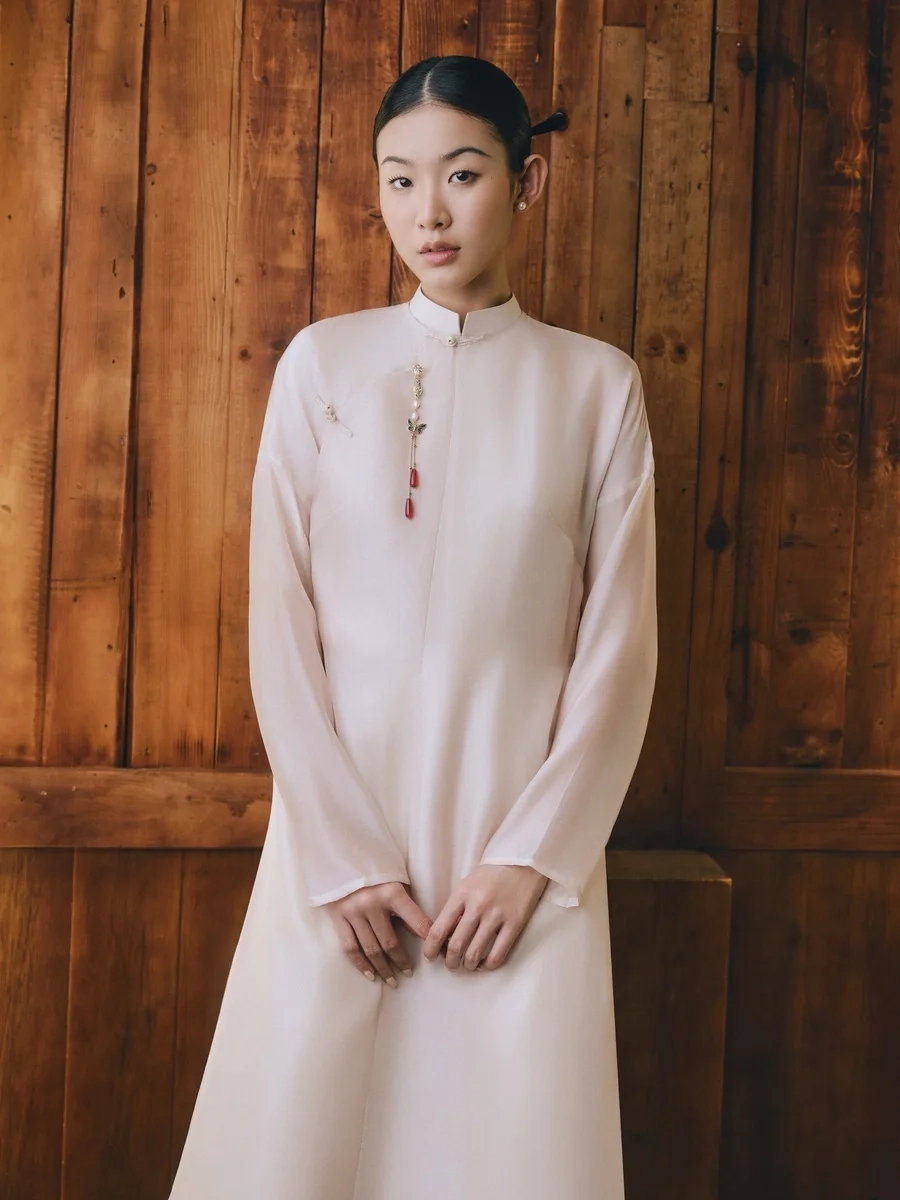 Ảnh cô gái áo dài trắng sexy vừa tinh khôi vừa gợi cảm