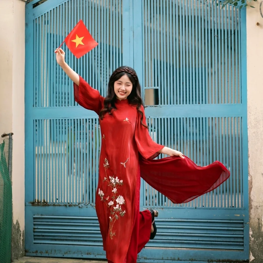 Gái xinh mặc áo dài sexy và những đường nét cơ thể đầy thu hút