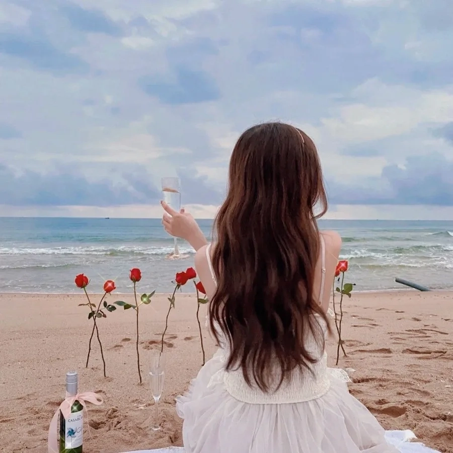 Ảnh con gái xinh cute với nụ cười tỏa nắng rạng rỡ