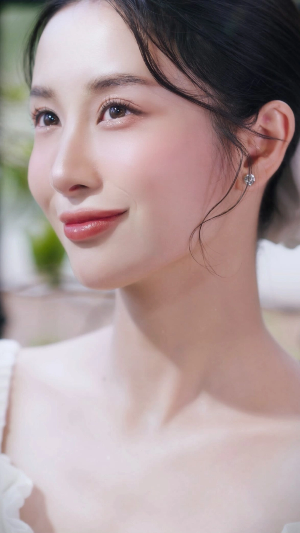 Gái xinh cười tươi sáng và ngọt ngào mọi ánh nhìn