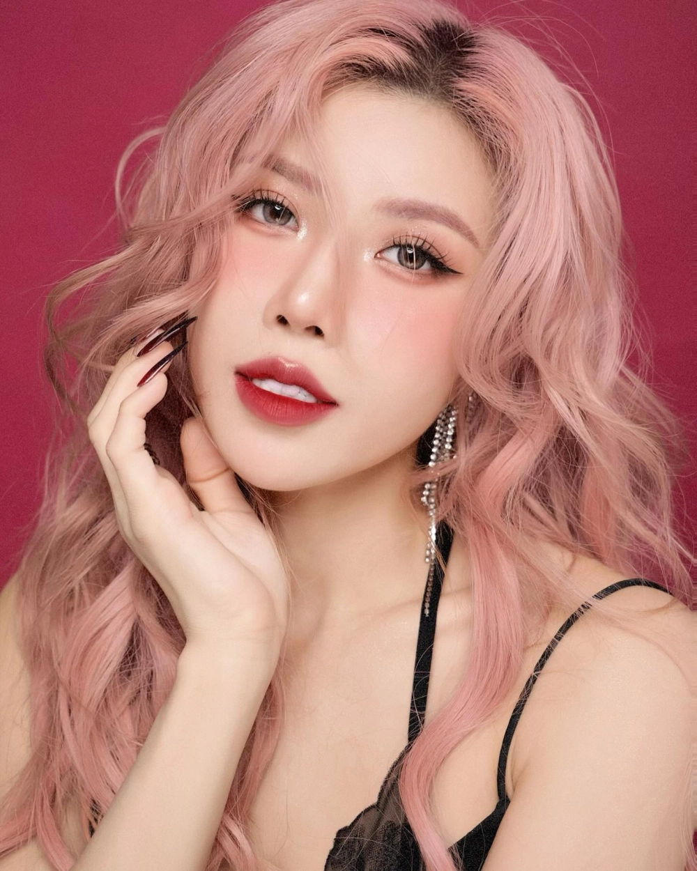 Gái cười xinh tươi sáng và ngọt ngào mọi lúc