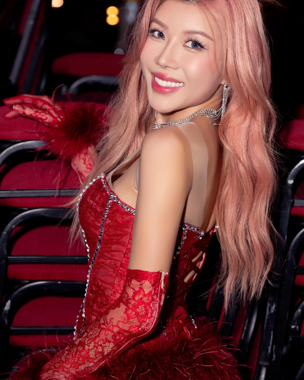 Gái xinh cười đẹp dịu dàng và thu hút mọi ánh nhìn