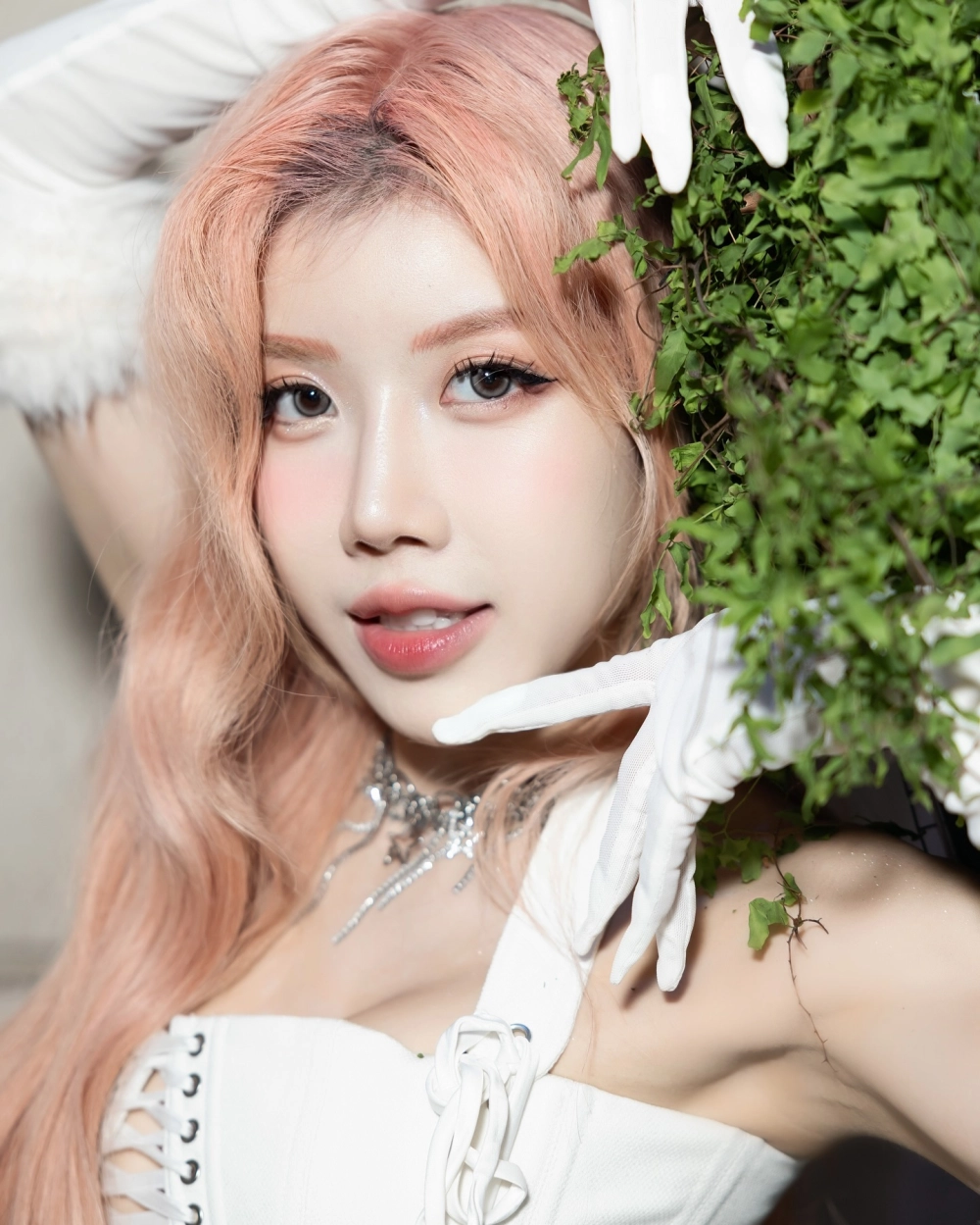 Gái xinh răng khểnh đáng yêu và duyên dáng tự nhiên