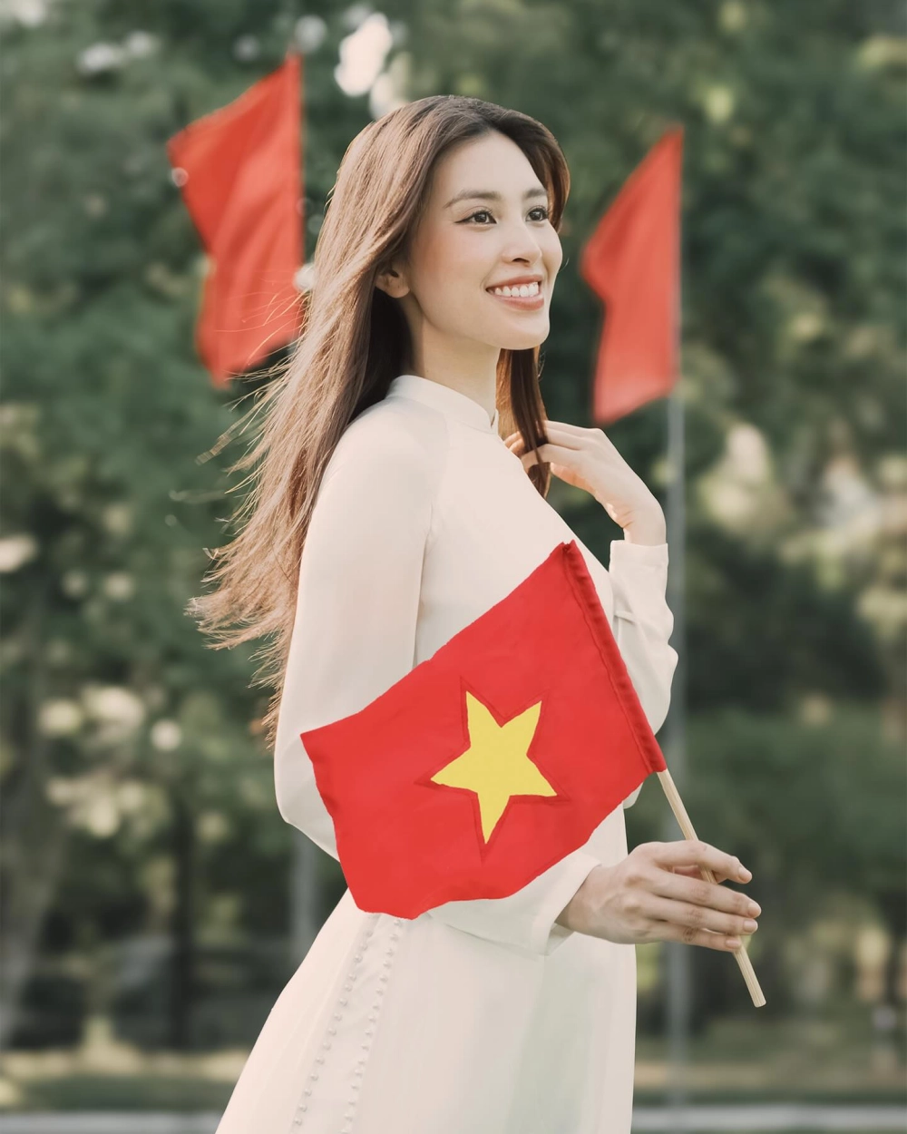 Những cô gái răng khểnh duyên dáng và nổi bật tự nhiên