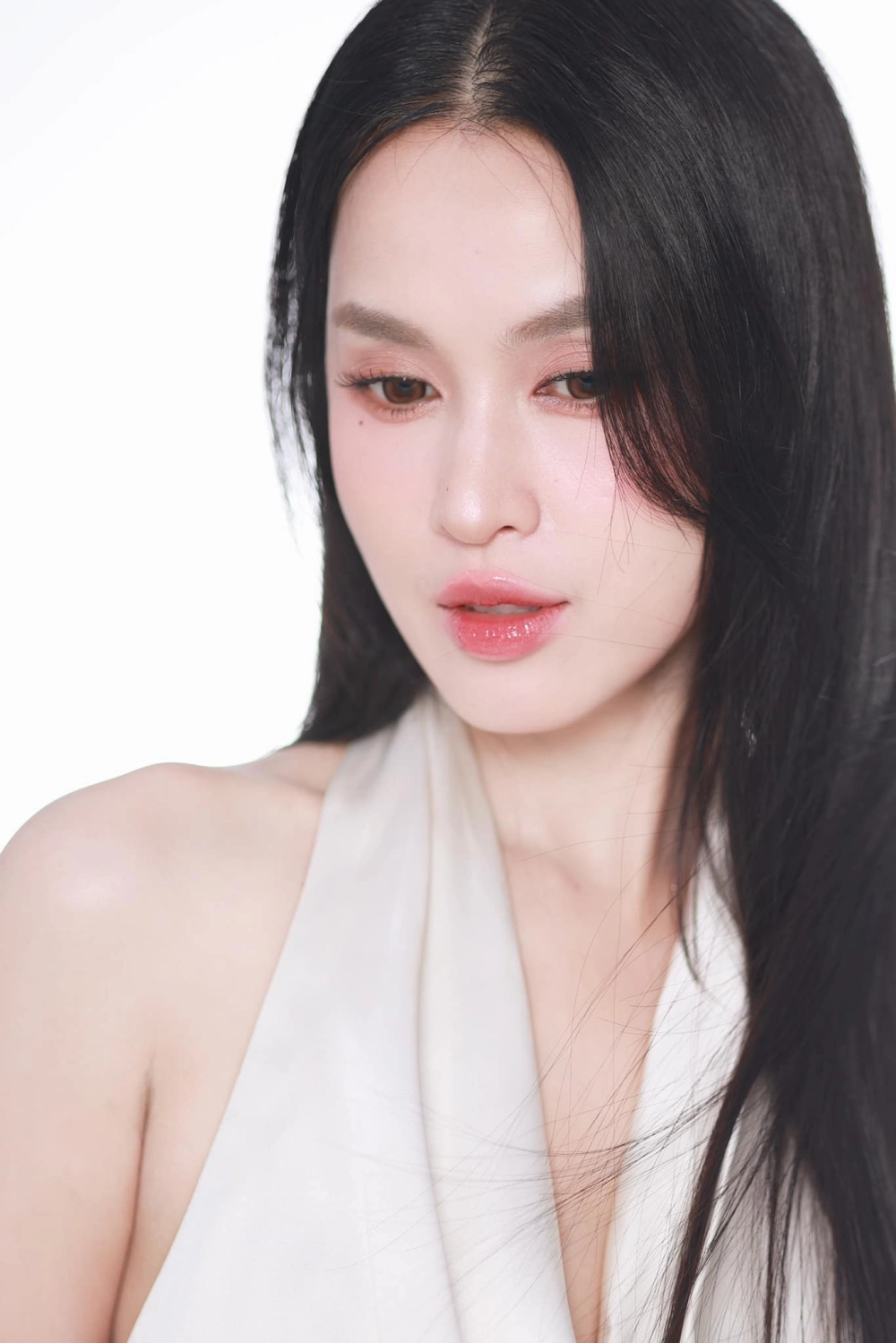 Ảnh cô gái dễ thương đáng yêu và tràn đầy sức sống