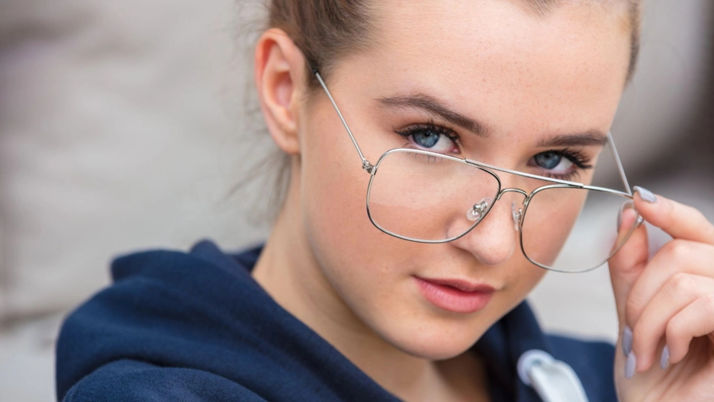 Gái xinh đeo mắt kính cute chuẩn phong cách Ulzzang Hàn Quốc