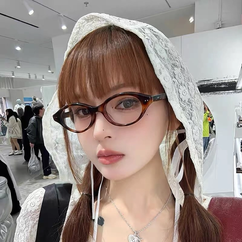 Gái xinh cute đeo kính và vẻ đẹp tri thức, đáng yêu