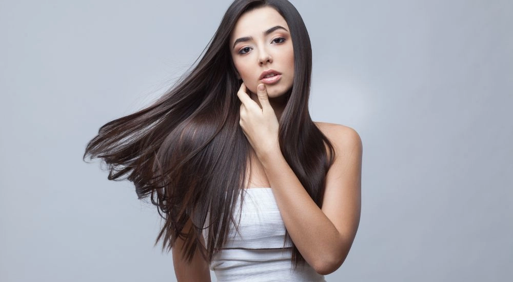 Gái cute tóc ngắn với nụ cười tỏa nắng rạng rỡ