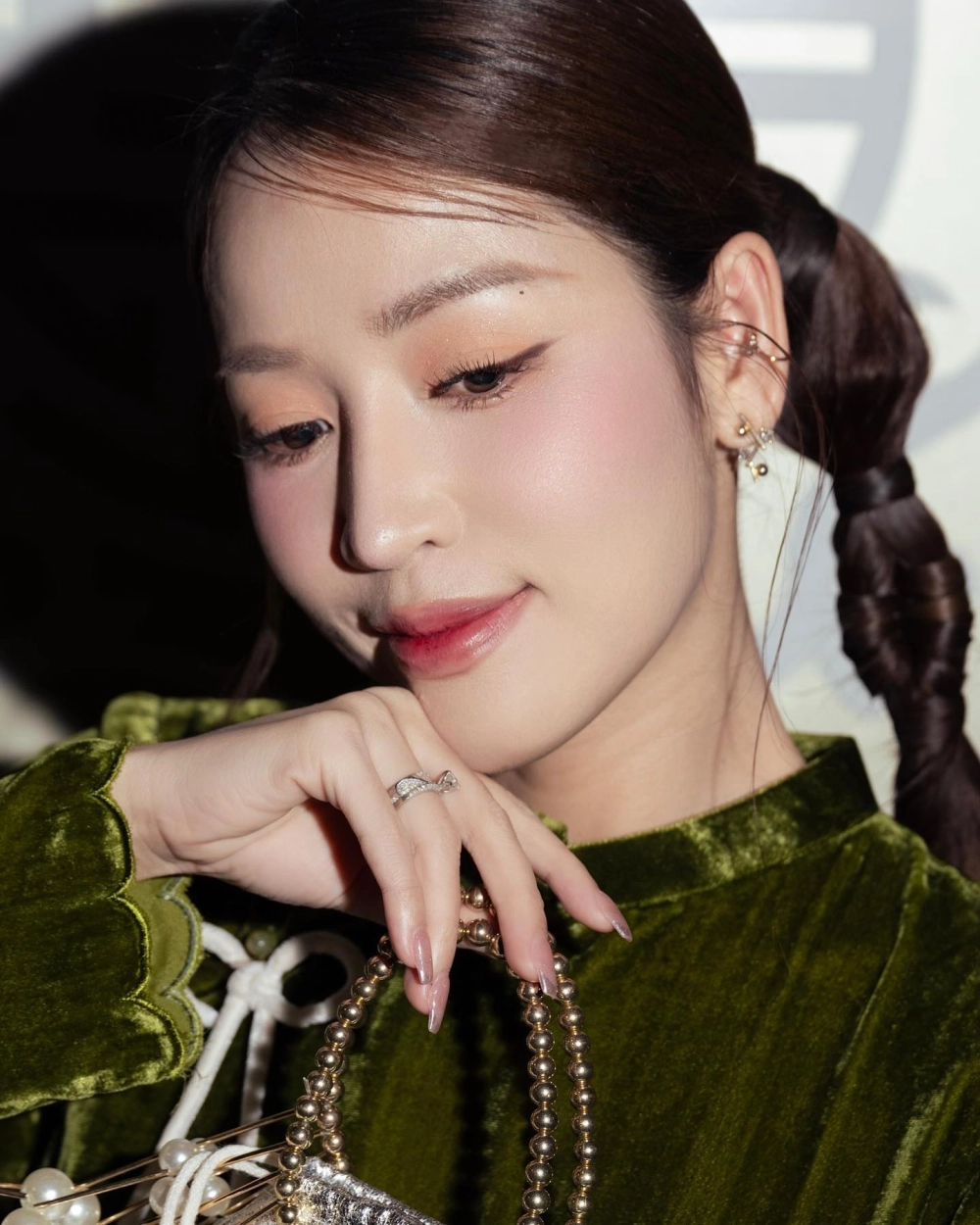 Con gái dễ thương với nụ cười tỏa nắng rạng rỡ