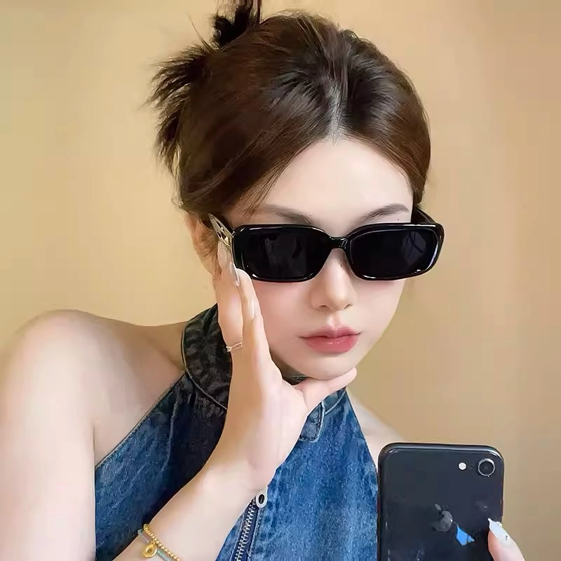 Ảnh gái xinh cute đeo kính và vẻ đẹp tri thức, đáng yêu