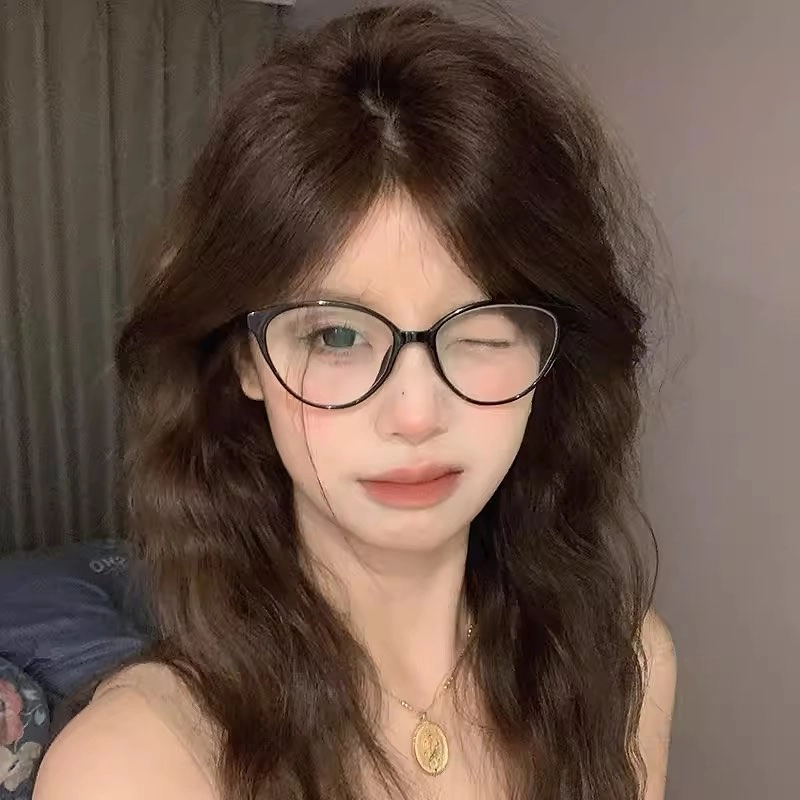 Ảnh gái đeo kính dễ thương trong veo như nắng sớm