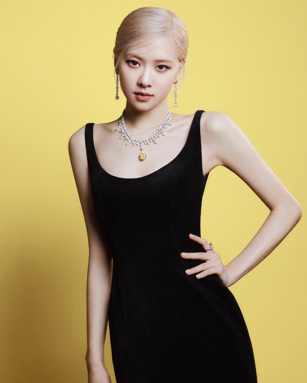 Gái Hàn Quốc dễ thương với phong cách thời trang nữ tính