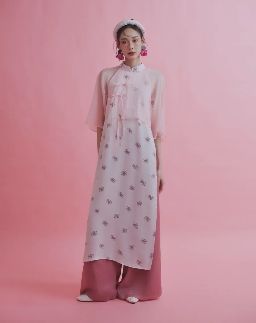 Gái xinh mặc áo dài đẹp thướt tha trong tà áo truyền thống