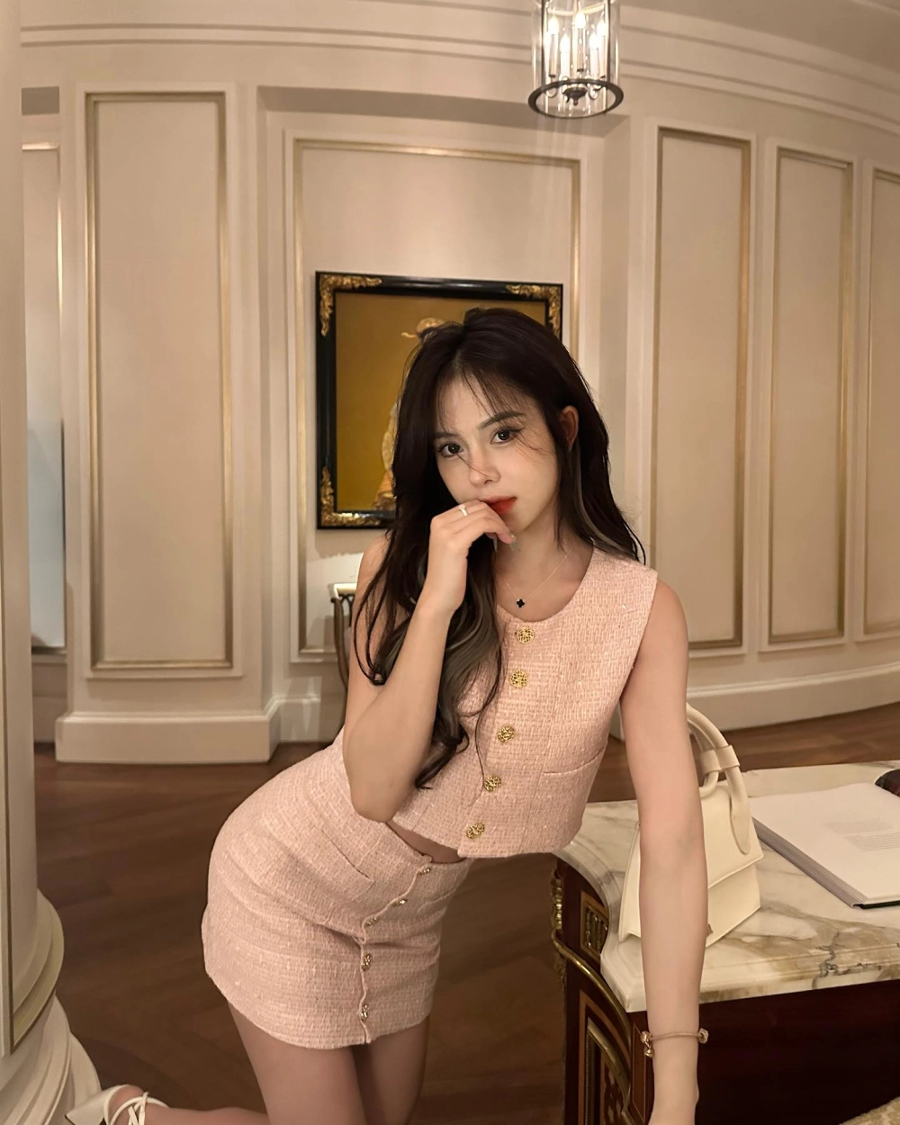 Hình ảnh Ngân Hà tiktok ngầu với phong cách thời trang cực chất