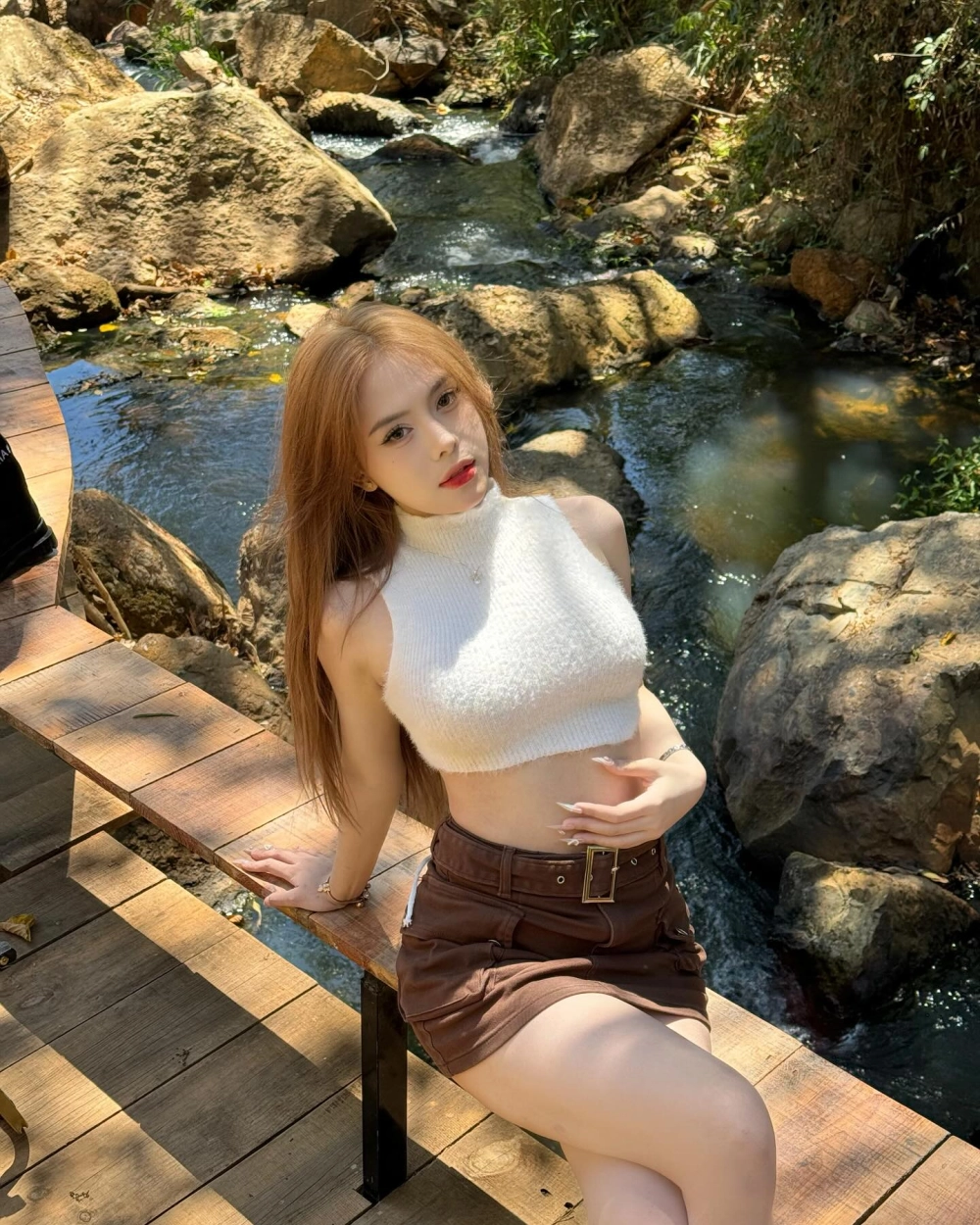 Gái xinh mặc váy sexy nổi bật và đầy quyến rũ