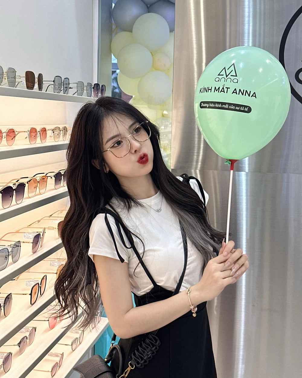 Ảnh Ngân Hà tiktok trùm đất bắc và trend viral gây tranh cãi