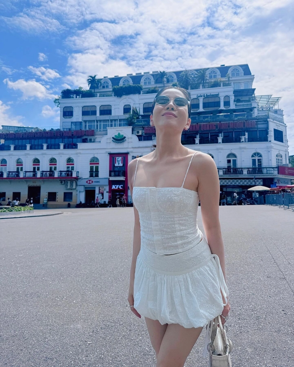 Gái xinh mặc váy cực ngắn và phong cách đầy gợi cảm