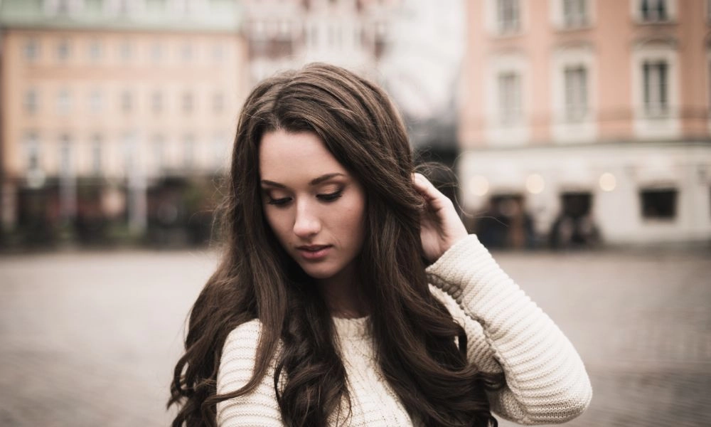 Con gái châu Âu xinh dễ thương và tươi sáng mọi lúc