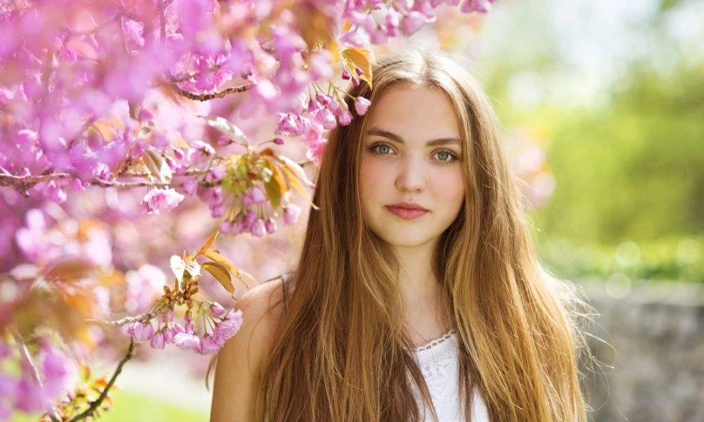 Gái xinh châu Âu quyến rũ và tươi sáng