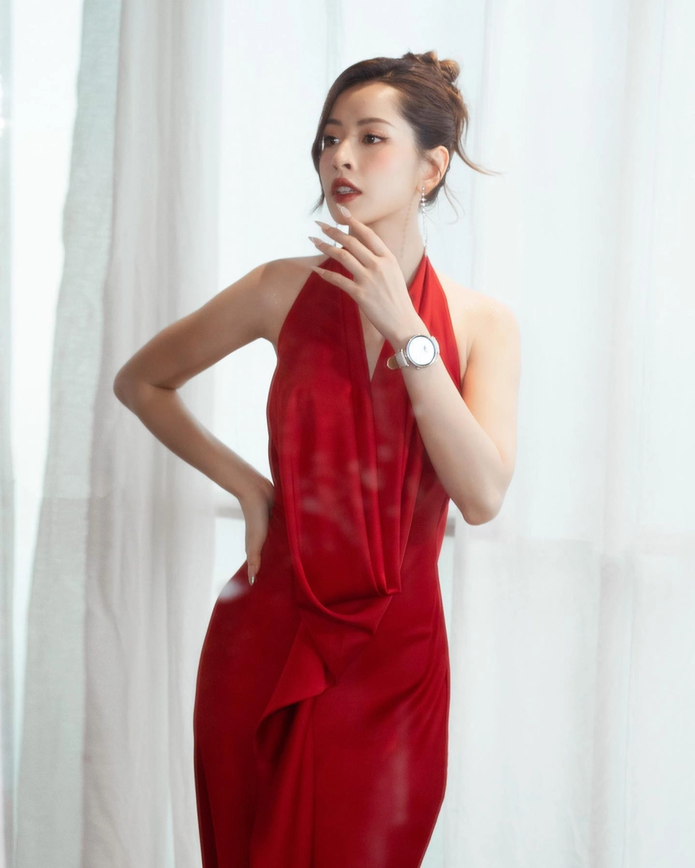 Ảnh gái xinh chân dài thanh thoát và quyến rũ tự nhiên